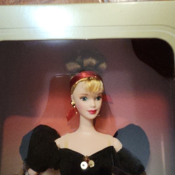 Avon Winter Splendor Barbie - Picture 3 of 9